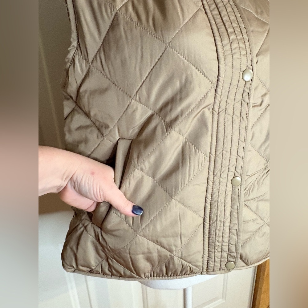 Maurices Quilted Beige Vest with Pockets size Medium NWT - Picture 3 of 13